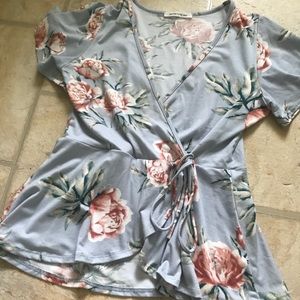 CAUTION TO THE WIND buttery soft blouse 👚 💕